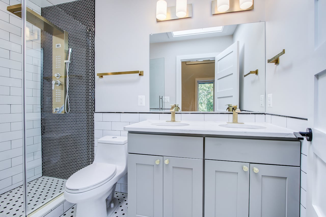 How to Choose Kitchen Cabinet Colors That Stand the Test of Time