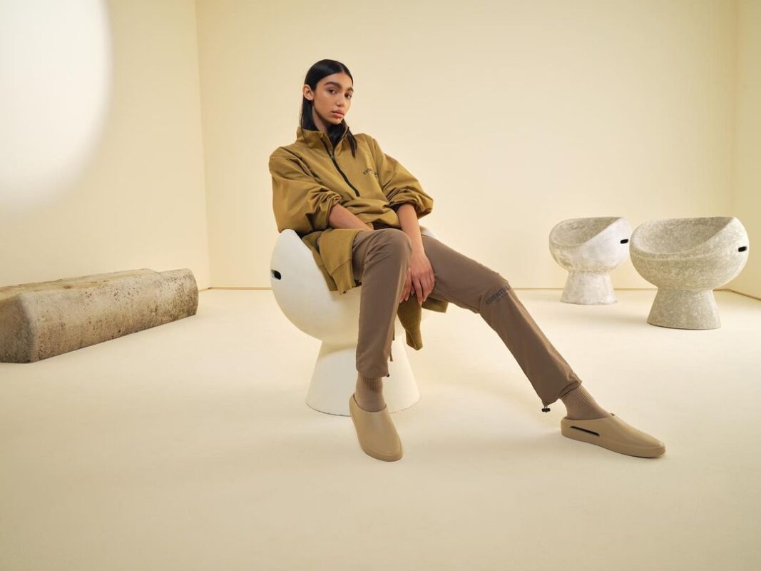 Essentials Hoodie UK: The Complete Guide to Premium Streetwear Style, Comfort, and Everyday Wear