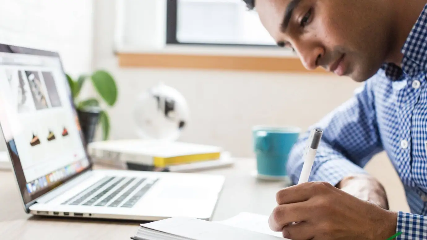 How Technology and Online Learning Help Bank Aspirants