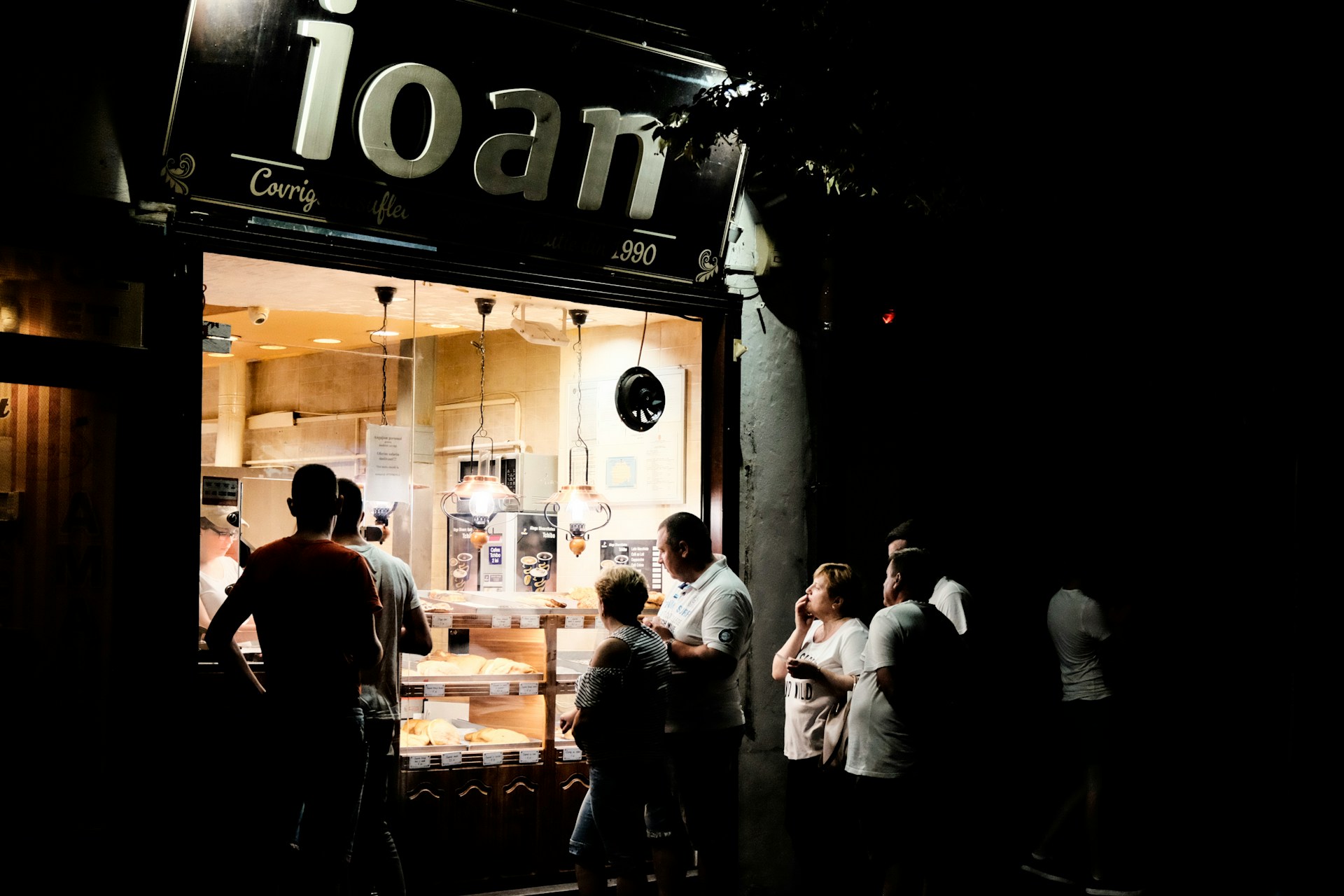 Installment Loans vs Payday Loans for Bad Credit — Which Is Better?