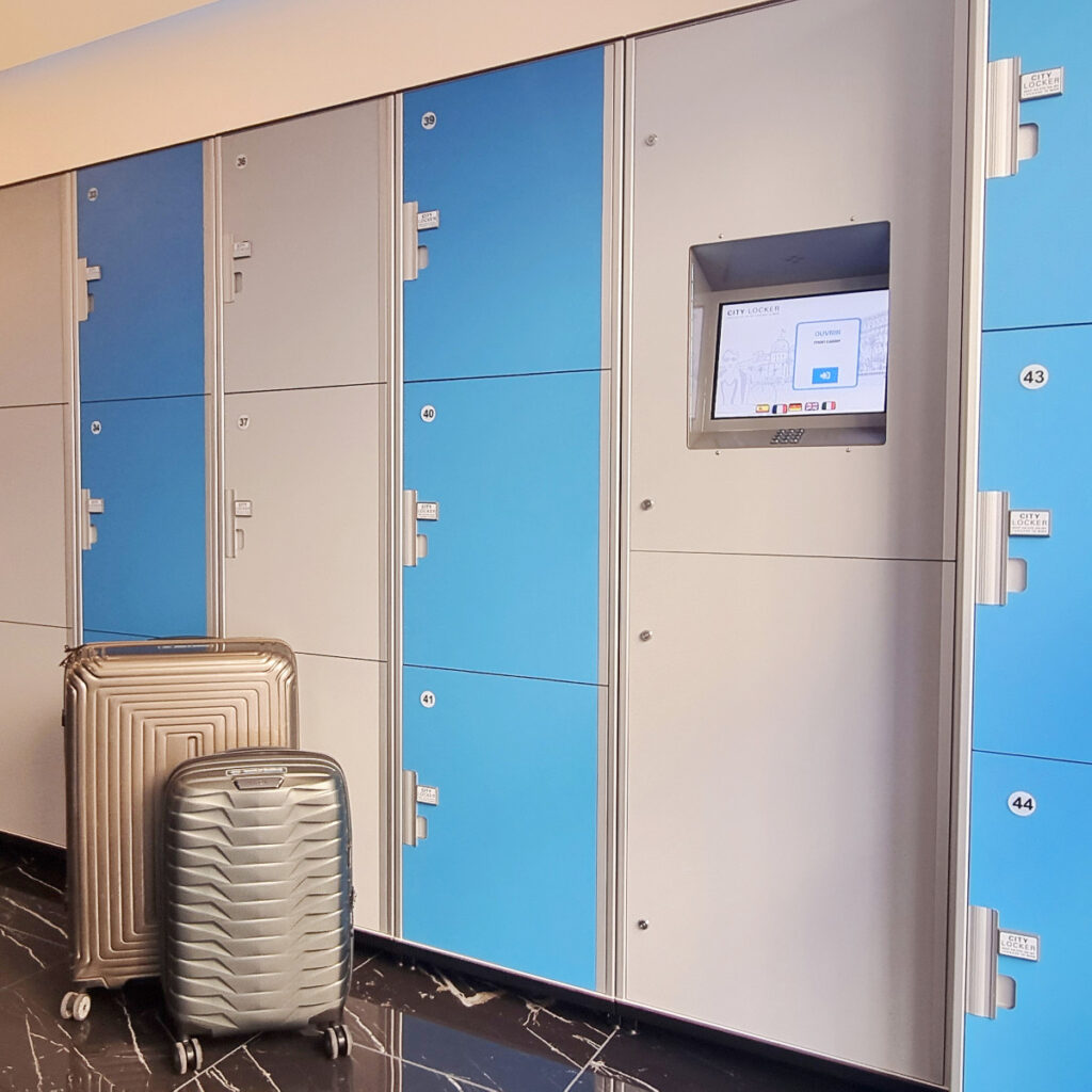 luggage storage options near Naples