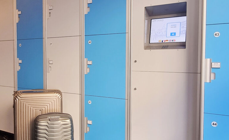 luggage storage options near Naples