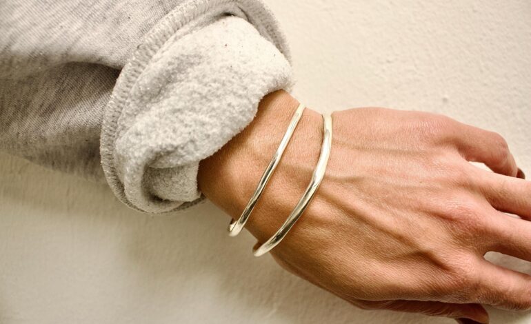 what is a cuff bracelet